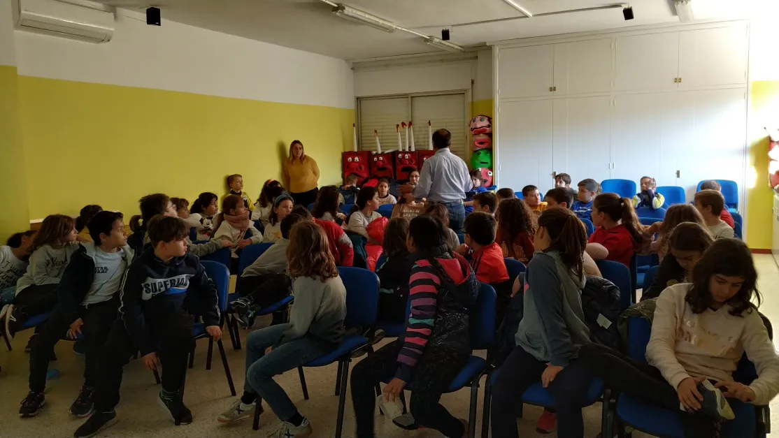 Escuela Mare de Déu de Montserrat, en Castellbisbal, durante la visita del misionero en febrero de 2020