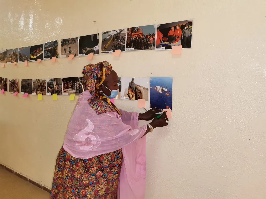 Mujer migrante en un taller de formación para facilitar su integración en Nador (Marruecos). Fotografía de la Delegación Diocesana de Migraciones