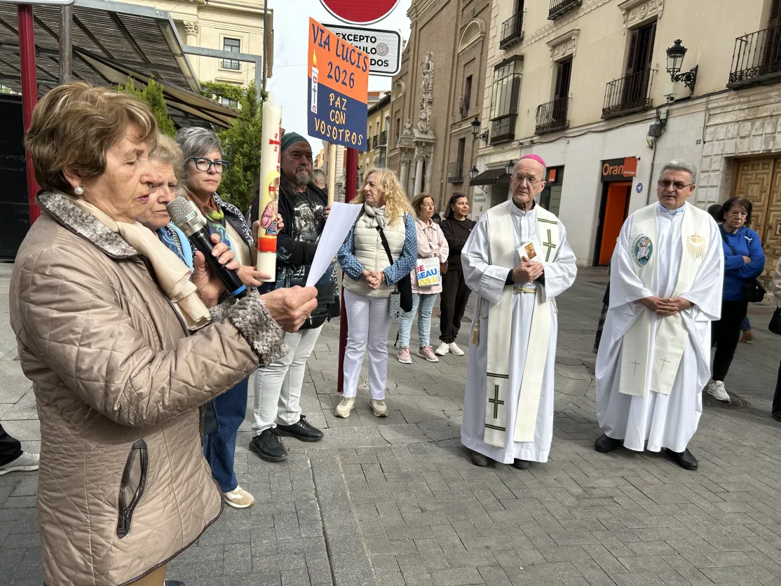 Lectura reflexión y gesto de la 12 estación "Jesús asciende al cielo"  por Manos Unidas