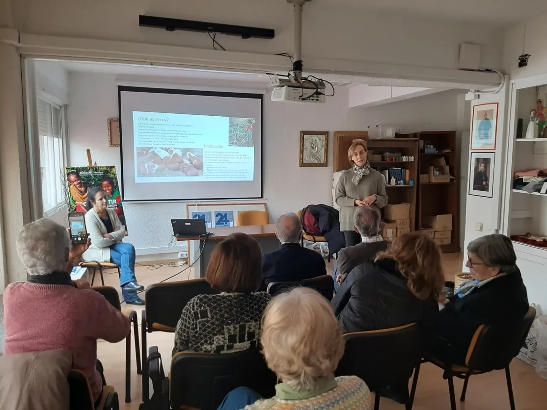 Charla de SSCC sobre los proyectos de Manos Unidas en Ecuador y Perú