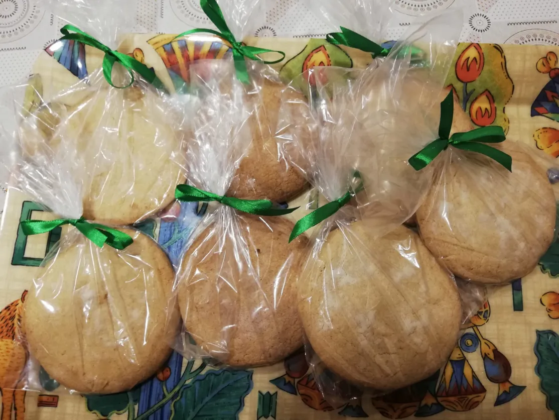 Tortas de manteca elaboradas artesanalmente por las voluntarias de Carcajente. 