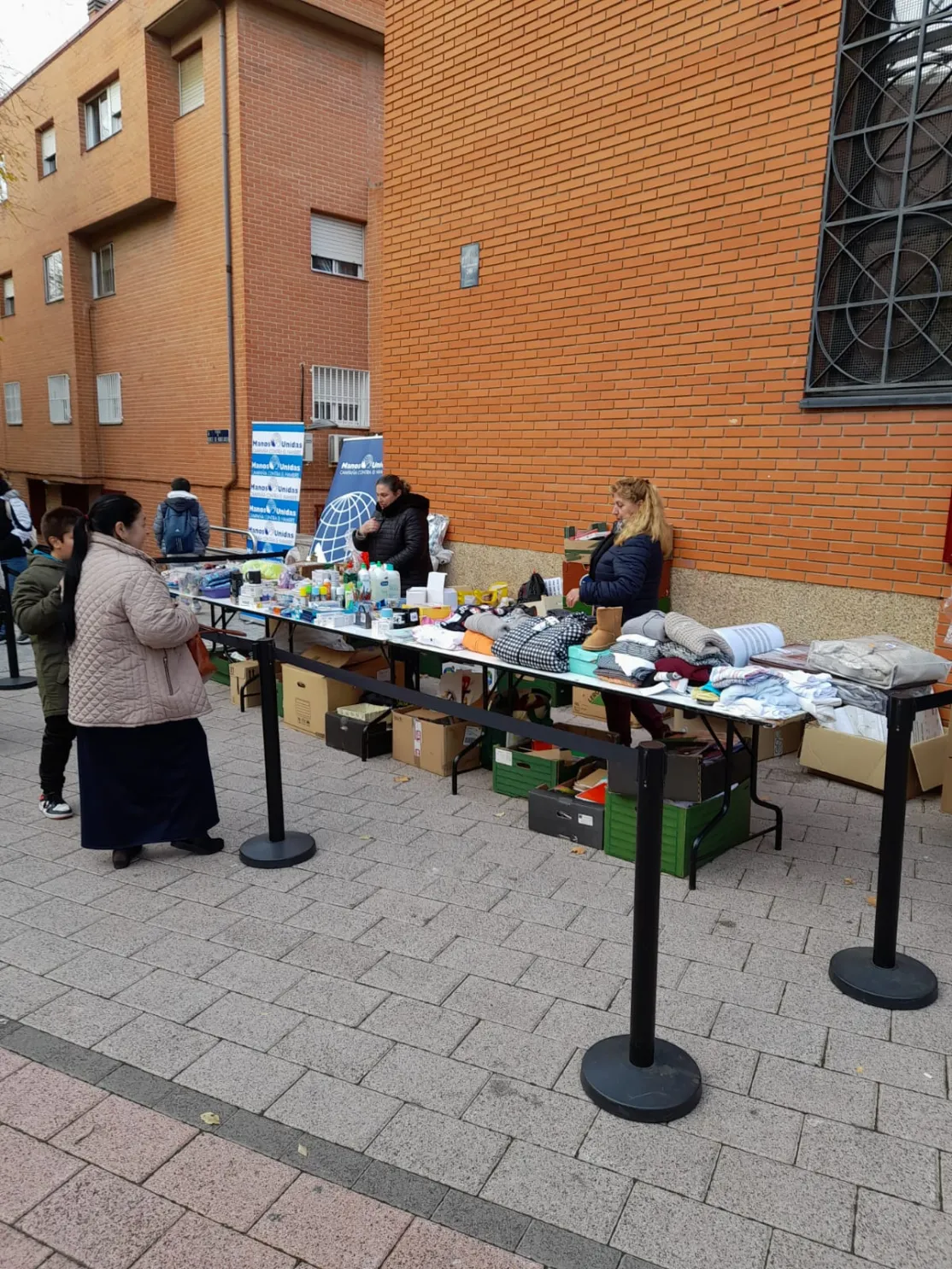 Mercadillo solidario de la parroquia de San Juan de Dios en Vallecas a favor de Manos Unidas
