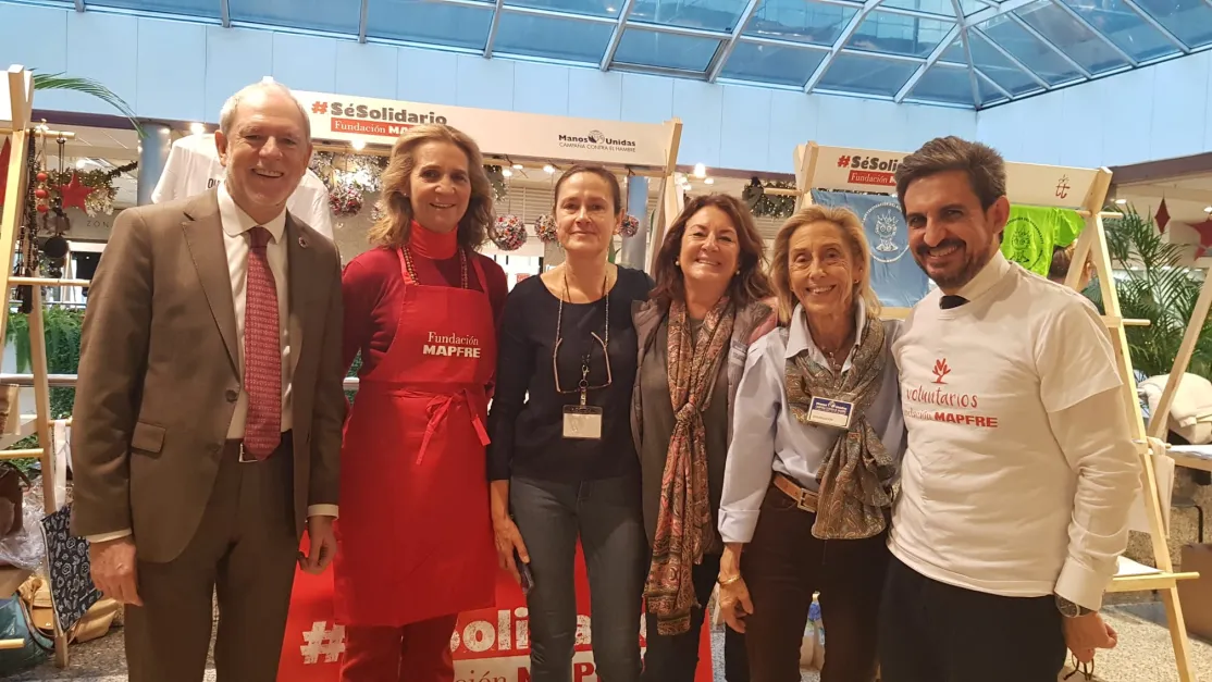 La infanta Elena en el Stand de Manos Unidas del Mercadilo Solidario de Navidad Mapfre 2019