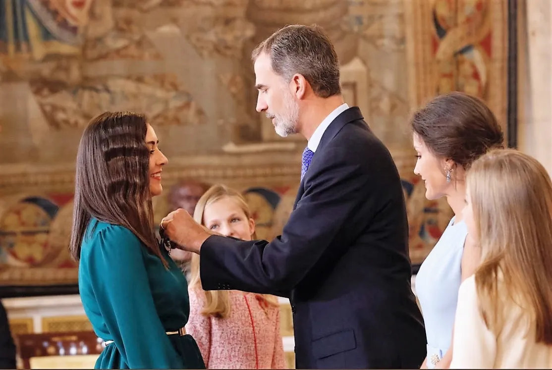 Natalia Diaz Martín, condecorada con la Orden del Mérito Civil.© Casa de S.M. el Rey 