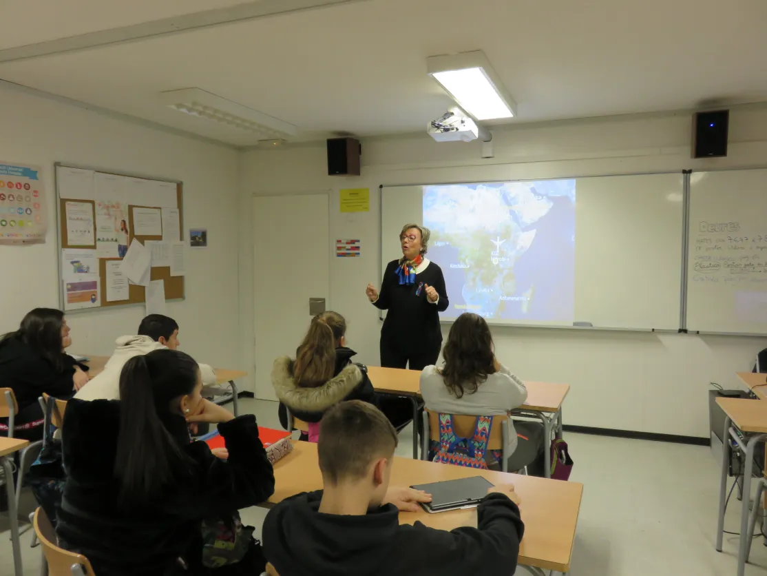 Manos Unidas Lleida visita el Instituto Alcarràs