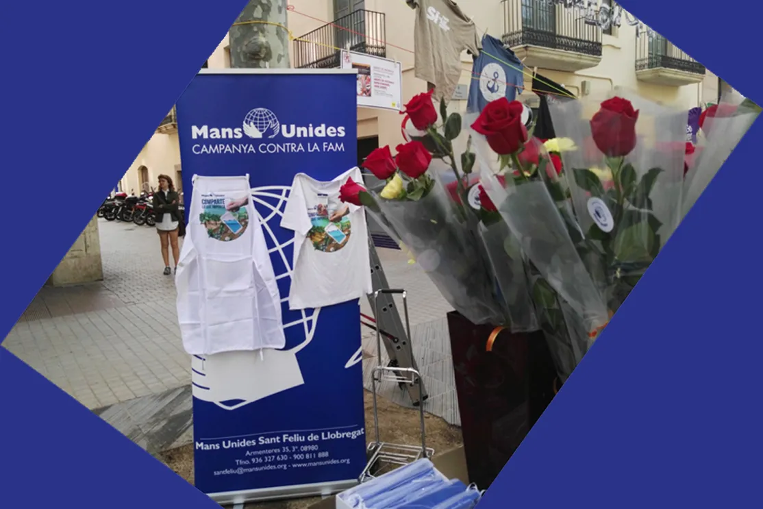 Rosas y libros para Manos Unidas en Vilanova i la Geltrú