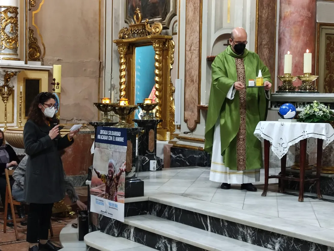 Lectura del manifiesto de Manos Unidas en la comarcal de Paterna. 