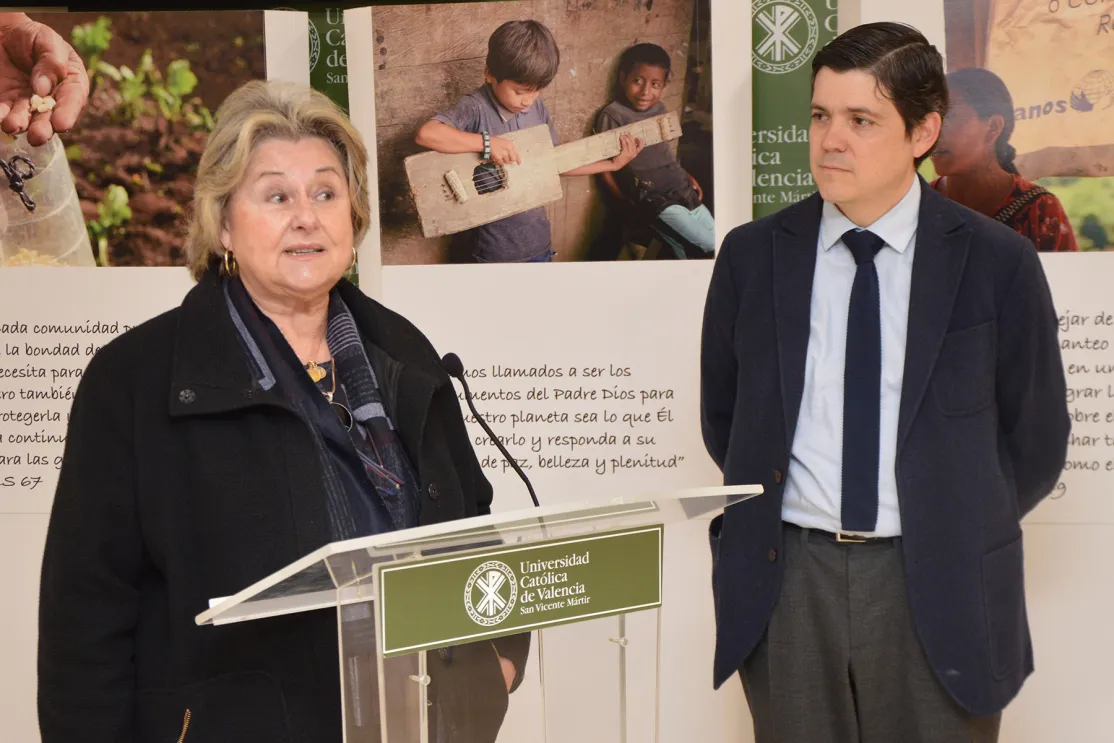 Ana Ruiz ha apelado al compromiso de los jóvenes universitarios para luchar por una ecología integral.