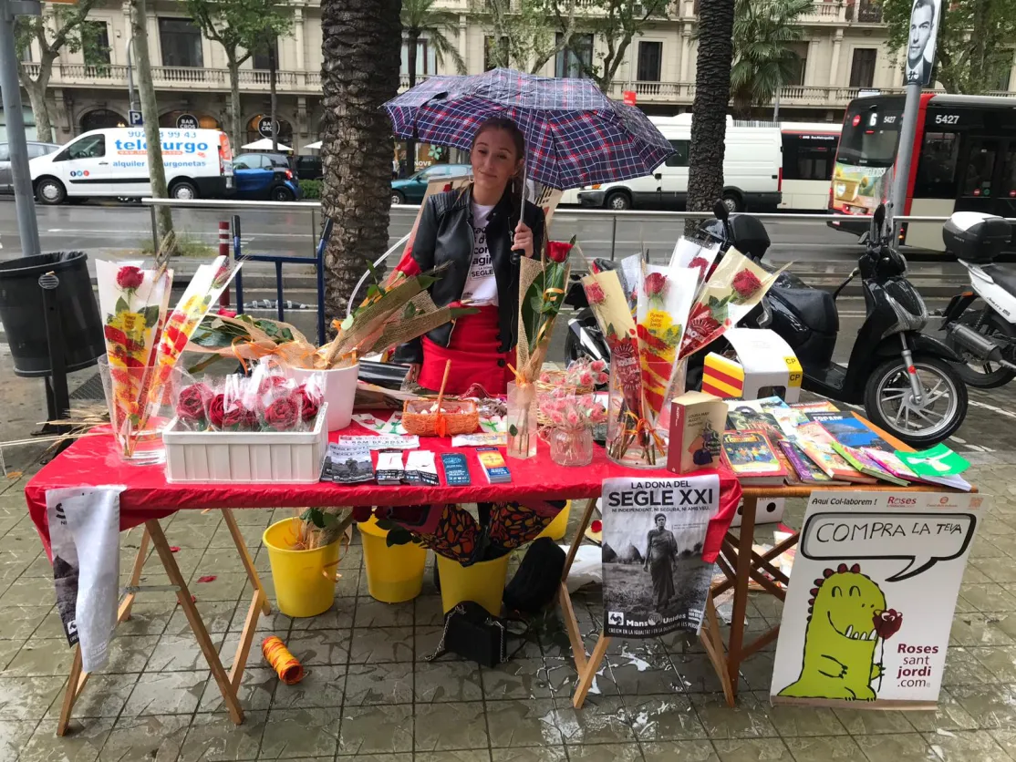 Rosas a beneficio de los proyectos de Manos Unidas