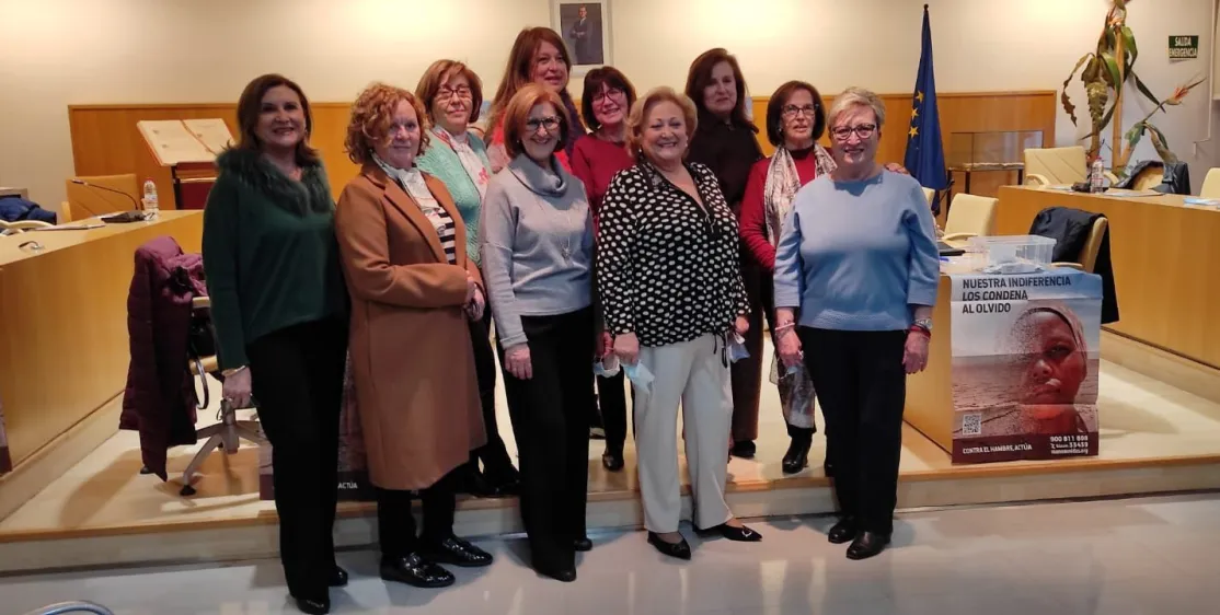 Voluntarias de Manos Unidas en Sedaví durante la lectura del comunicado.  para los proyectos.
