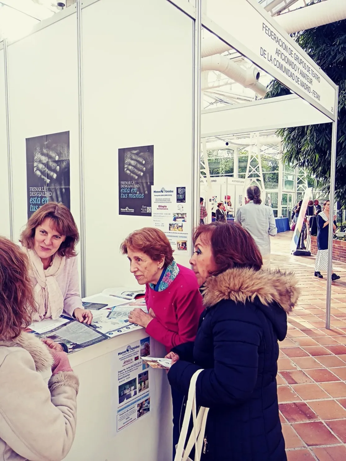 Voluntarias de Manos Unidas en la V Feria del Asociacionismo de Madrid 2023