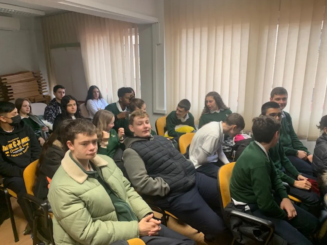 Visita de los alumnos del colegio Vedruna de Villaverde a la sede de Manos Unidas Madrid