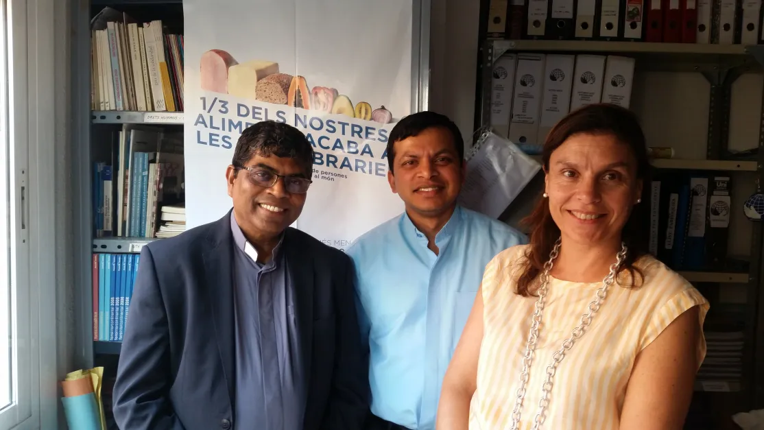 La sede de Manos Unidas Tarragona ha recibido la visita del Provincial Padres Carmelitas