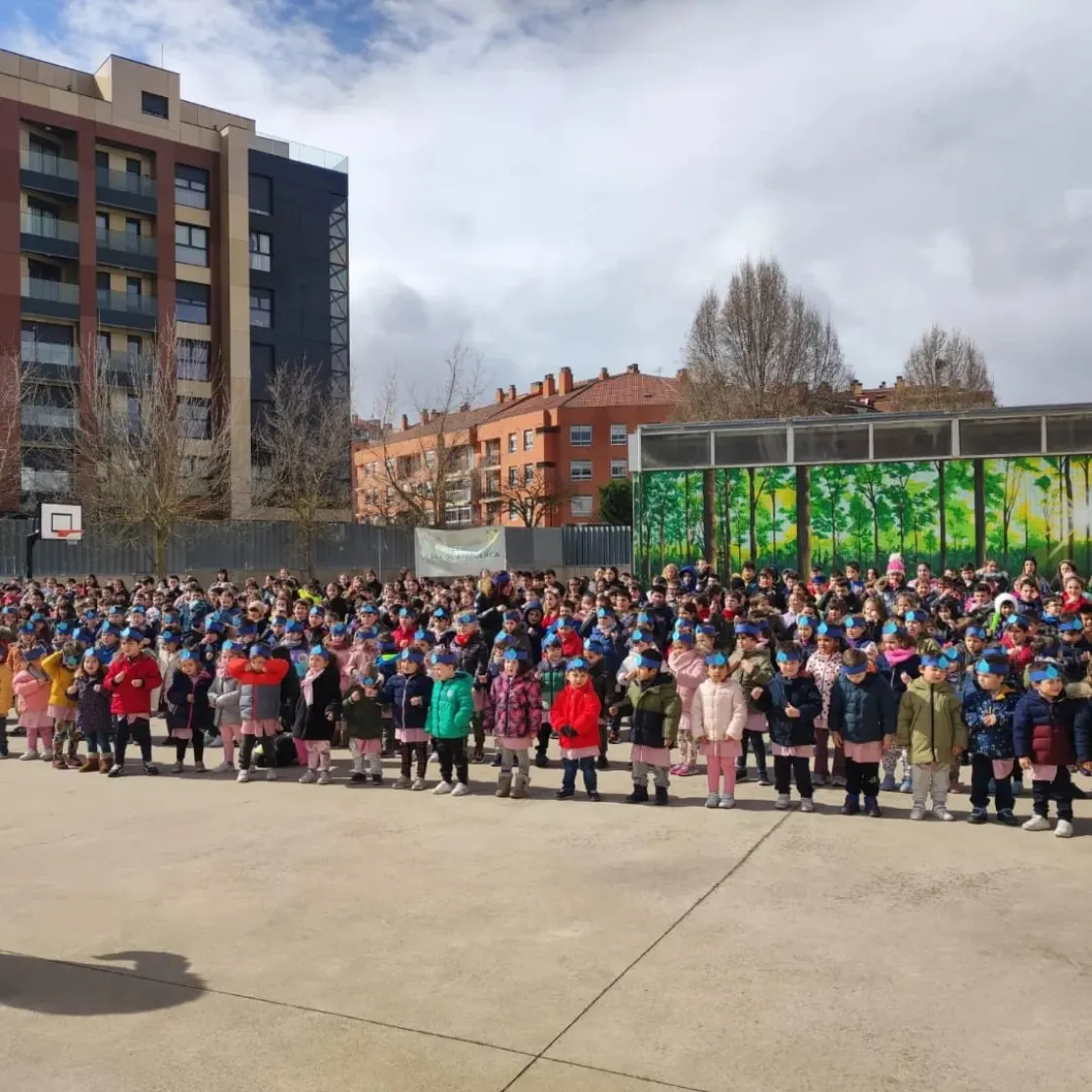 los alumnos del "Sierra de Atapuerca" cantando 