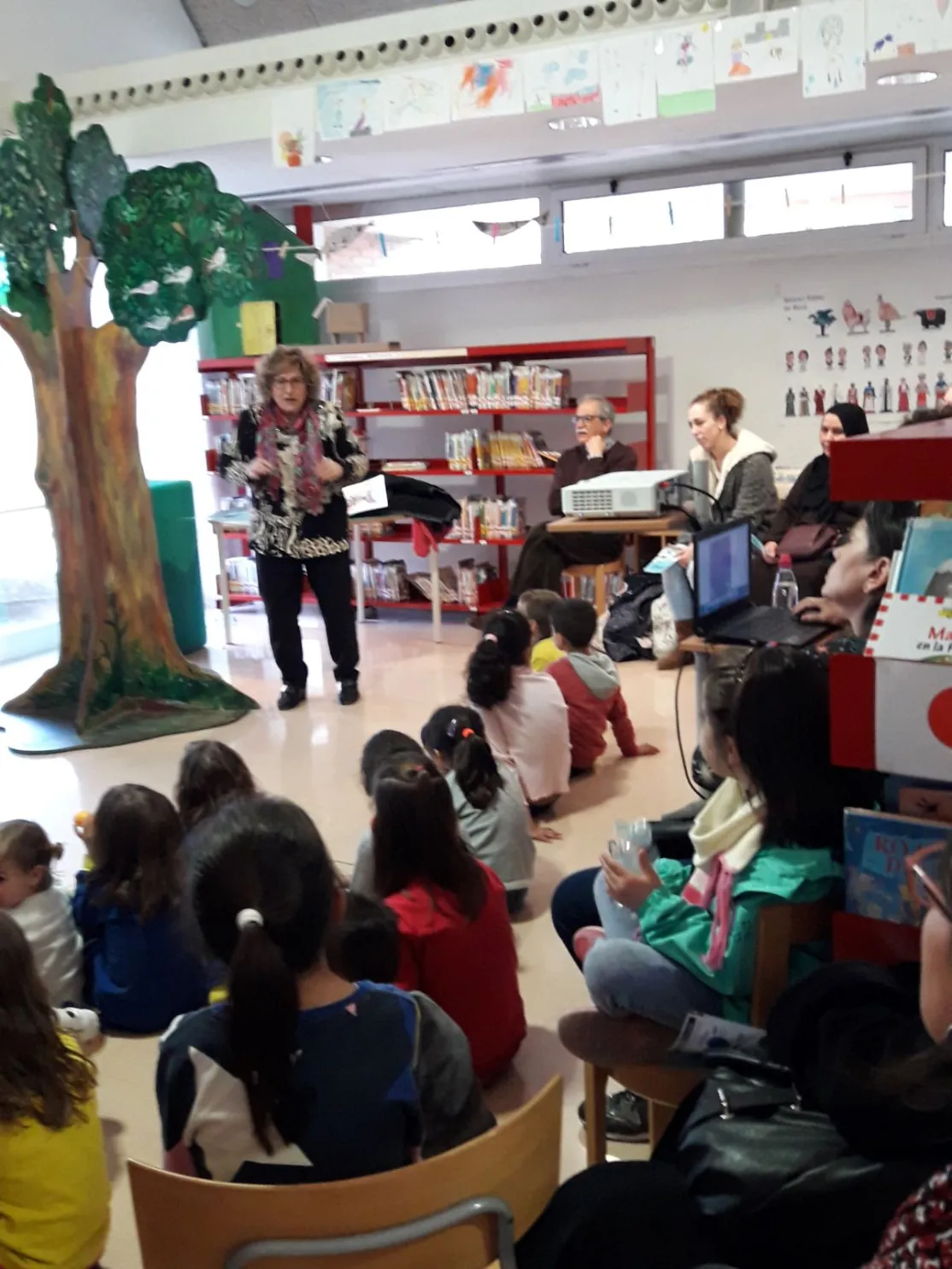 Cuentacuentos en la Biblioteca Xavier Amorós de Reus