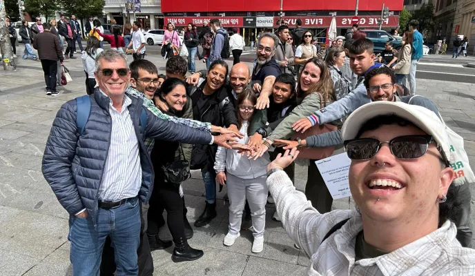 Equipo del Aula Enclave del IES Tomás Morales Castellano en Madrid para asistir a la gala nacional de Clipmetrajes. 