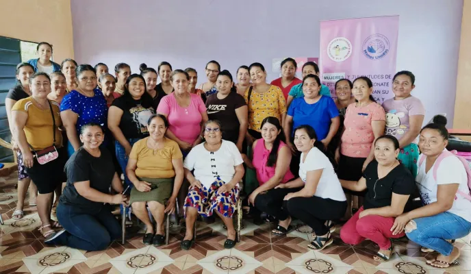 Grupo de alumnas de autonomía organizacional y funcional. 