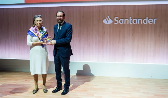 Entrega de fondos Banco Santander. Foto: Banco Santander