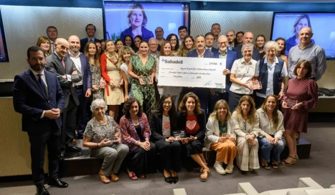 Foto entrega fondos Banco Sabadell. Foto: Sabadell