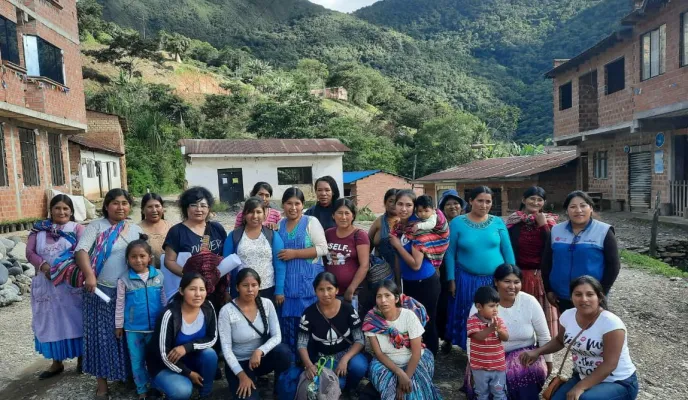 Grupo de líderes visitando la comunidad de Quilo Alto. Foto: Manos Unidas