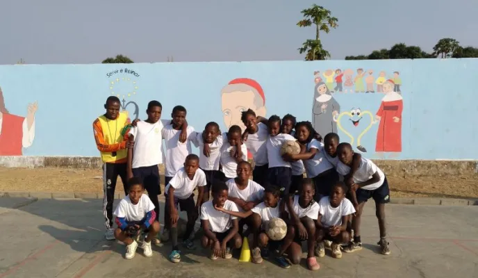 Escuela deportiva de la Fundación Real Madrid en Angola