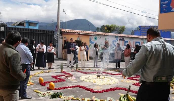 Mario Alonso Puig, embajador de Manos Unidas, en uno de los actos celebrados durante su viaje a Ecuador. Fotografía: Maquita