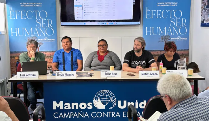 Ponentes de la Mesa Redonda "Derechos humanos y territorios; la lucha de los pueblos indígenas en Brasil". Fotografía: Javier Mármol. Manos Unidas.