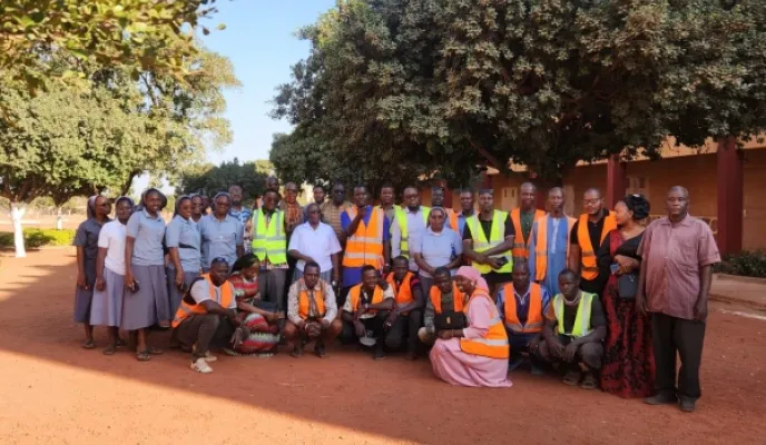 Equipo local del proyecto para la mejora del acceso a la educación primaria y secundaria para niñas, niños y adolescentes vulnerables en Niamana y alrededores de Bamako