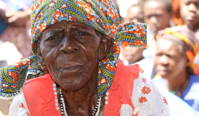 Anciana receptora de Ayuda Humanitaria en Mozambique. Foto: Marta Carreño/Manos Unidas ONG