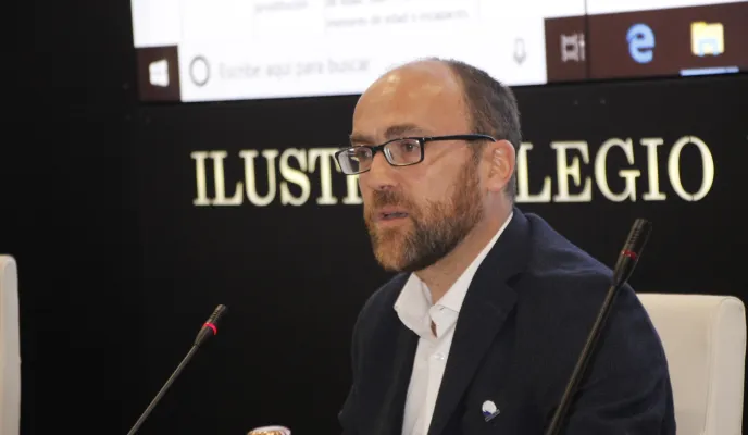 Guillermo González de la Torre, de Manos Unidas, en el momento de su exposición. Foto: •	Centro de Responsabilidad Social del Ilustre Colegio de Abogados de Madrid.