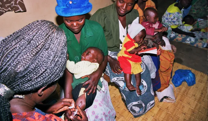 Vacunación en Africa. Foto: Manos Unidas/Javier Mármol en Malaui