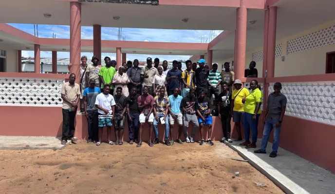 Equipo del Socio Local y Constructora. Mejora del acceso a la educación secundaria inclusiva para adolescentes vulnerables en Chókwé – Mozambique