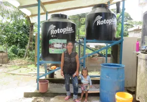 Cosechando agua de lluvia en la Amazonía ecuiatoriana_ Foto Manos Unidas
