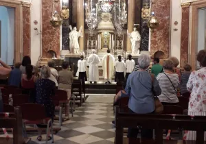 Misa por los fallecidos y afectados por la pandemia en Manos Unidas.