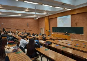 Charla a estudiantes de Relaciones Internacionales de la Universidad de Navarra