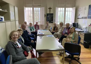El Defensor del Pueblo de Navarra visita la delegación de Pamplona de Manos Unidas
