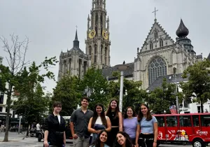 Eva Lorenzo con un grupo de asistentes del World Camp