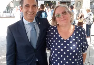 D. José Manuel Rey Varela, Alcalde de Ferrol, con la secretaria de Manos Unidas Mondoñedo-Ferrol