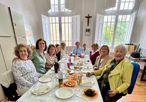 Aperitivo en la delegación de Pamplona de Manos Unidas con motivo de la Asamblea ordinaria