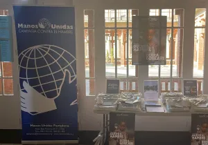 Stand de Manos Unidas con los cuentos de Valores 