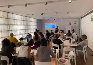 Asistencia de Manos Unidas Pamplona al Curso de IA desde la Justicia Global
