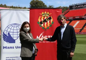 Firma convenio Nàstic y Manos Unidas