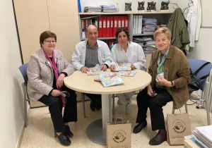 Entrega de libros de cuentos en Hospital Santa Tecla de Tarragona
