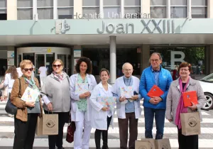 Entrega de libros de cuentos en Hospital Joan XXIII de Tarragona