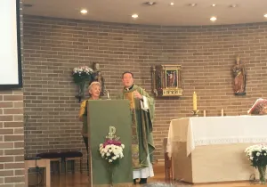 Voluntaria explica la campaña en la Parroquia de Mutilva