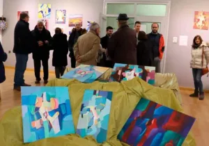 El pintor salmantino Evaristo Muñoz lega a Manos Unidas más de 500 obras tras su fallecimiento.