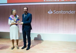 Entrega de fondos Banco Santander. Foto: Banco Santander