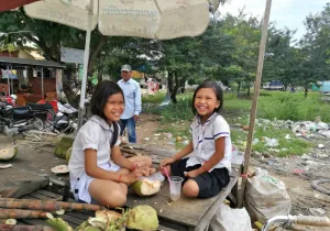 Niñas en Camboya (foto: Marta Carreño)