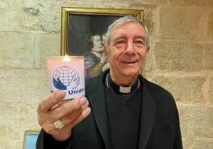 El obispo de Salamanca, Mons. José Luis Retana, también se suma al gesto solidario “Enciende la llama”
