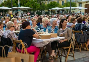 La Cena del Hambre es una cena solidaria que se solidariza con las personas que no pueden cenar.